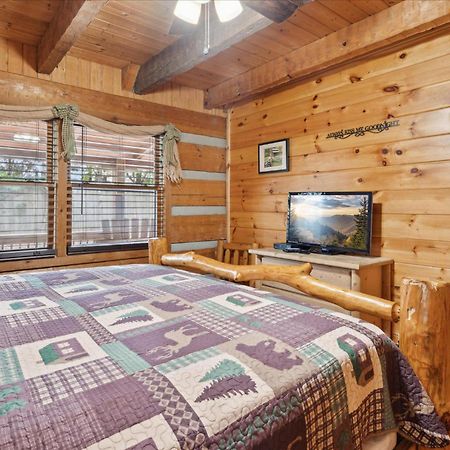 A Charming Cabin, Pool, Firepit, Hot Tub-Jacuzzi Gatlinburg Eksteriør bilde