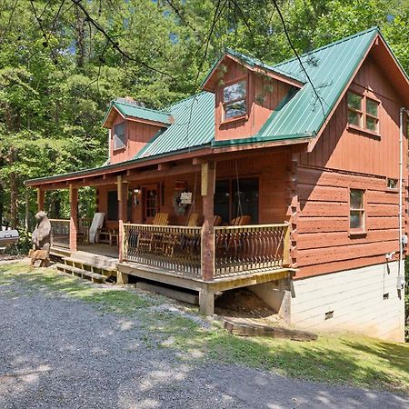 A Charming Cabin, Pool, Firepit, Hot Tub-Jacuzzi Gatlinburg Eksteriør bilde
