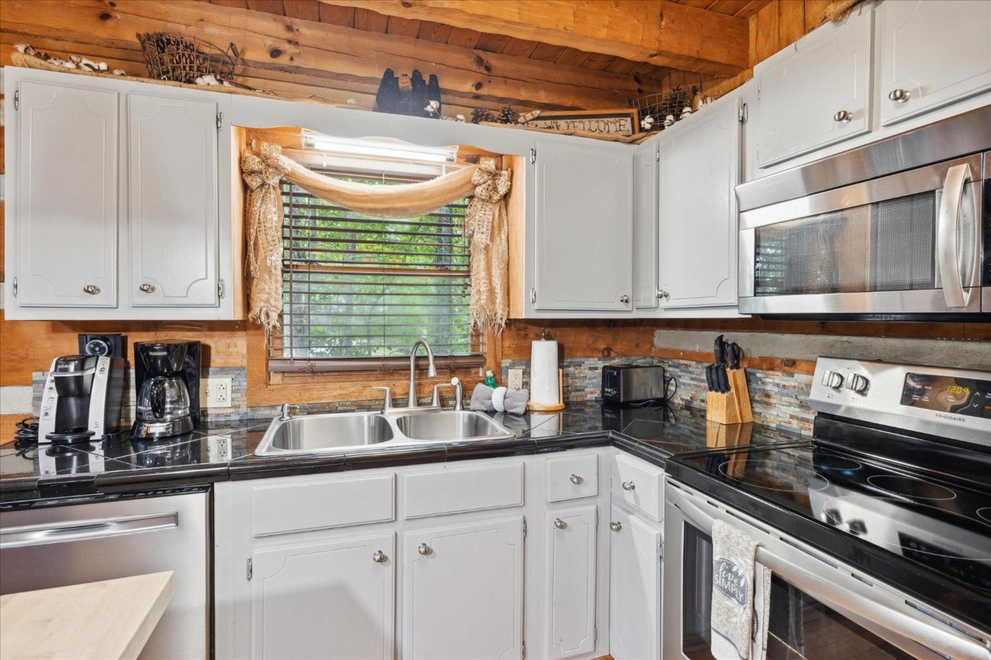 A Charming Cabin, Pool, Firepit, Hot Tub-Jacuzzi Gatlinburg Eksteriør bilde