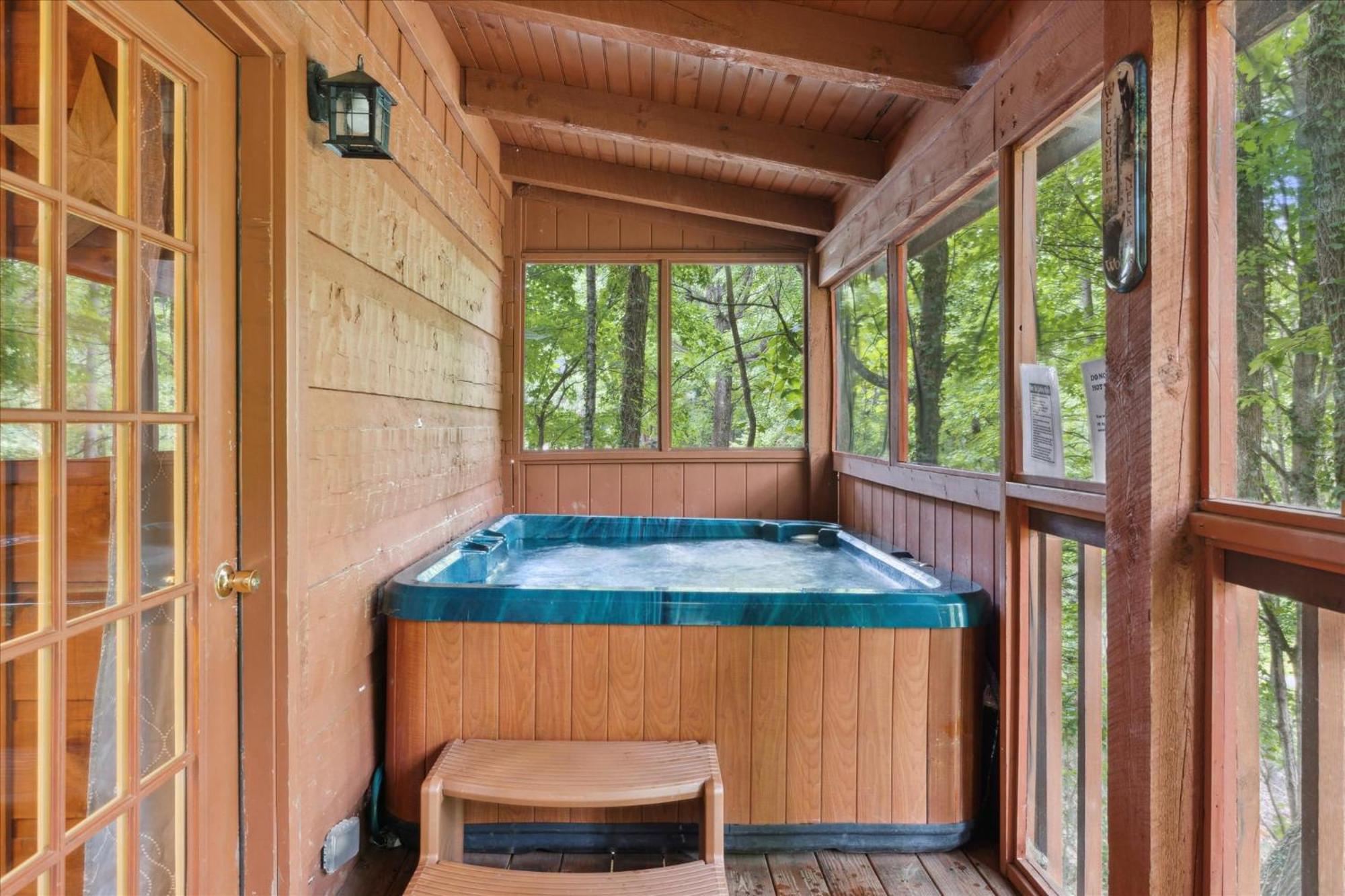 A Charming Cabin, Pool, Firepit, Hot Tub-Jacuzzi Gatlinburg Eksteriør bilde