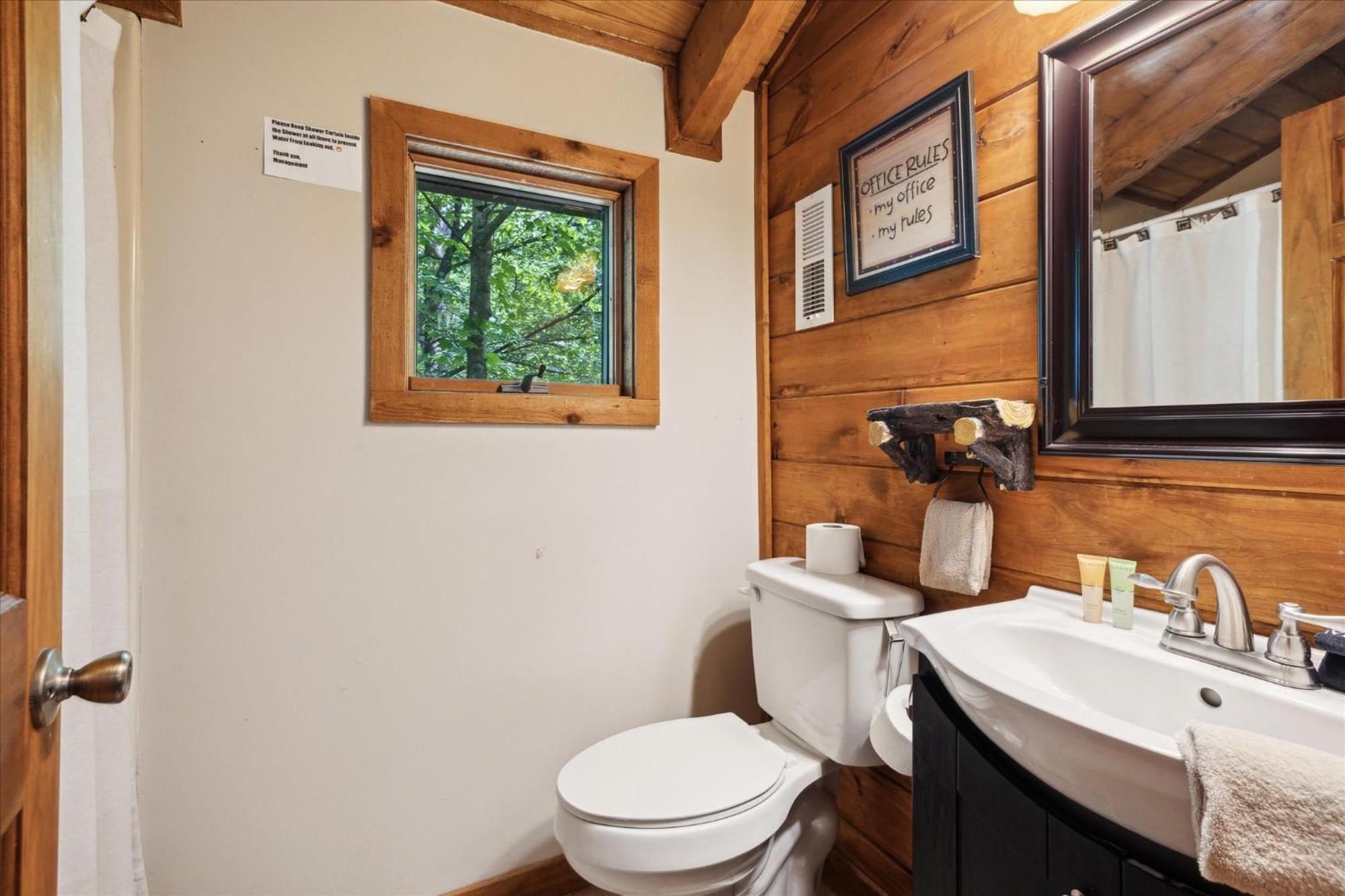 A Charming Cabin, Pool, Firepit, Hot Tub-Jacuzzi Gatlinburg Eksteriør bilde