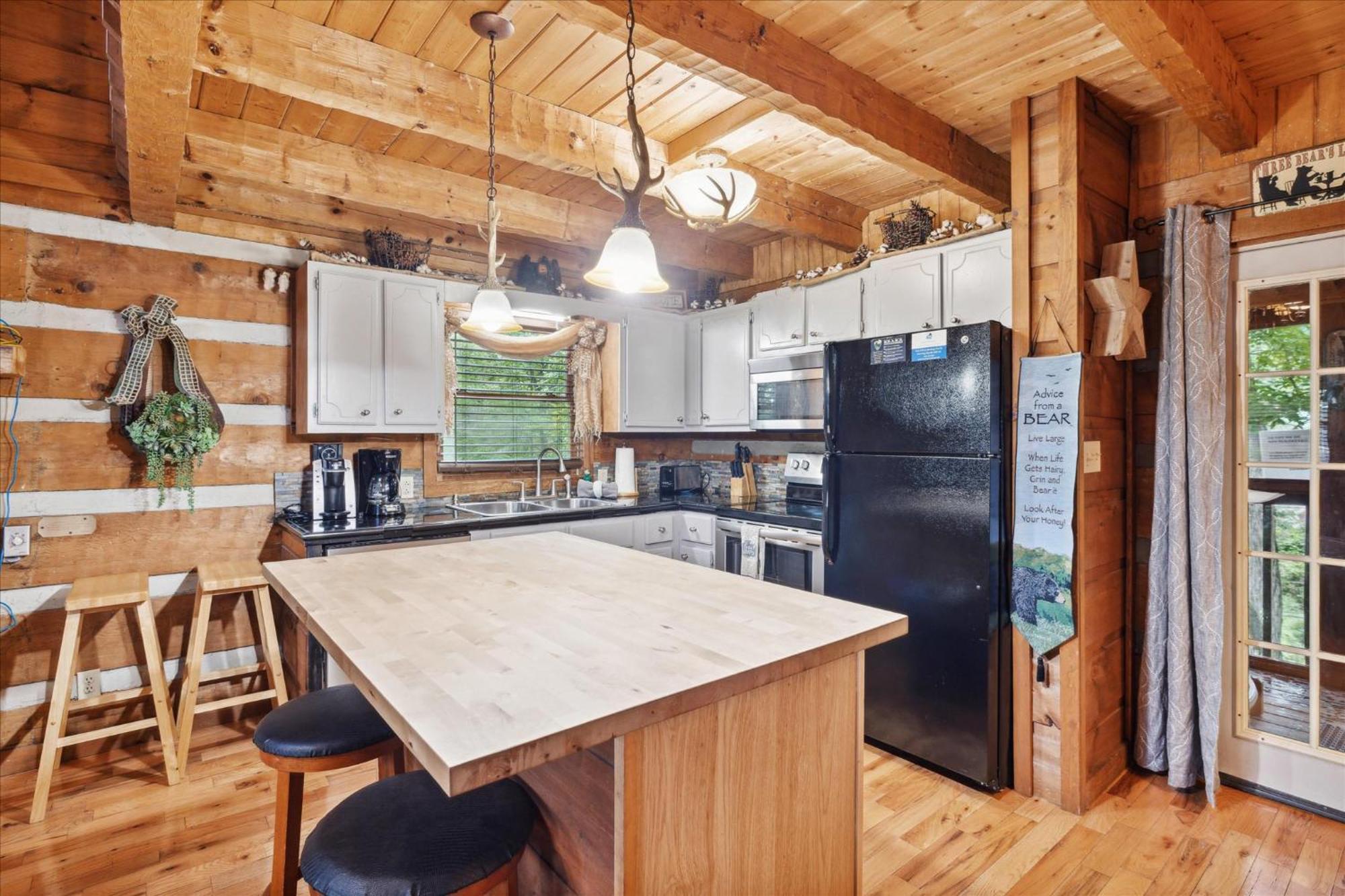 A Charming Cabin, Pool, Firepit, Hot Tub-Jacuzzi Gatlinburg Eksteriør bilde