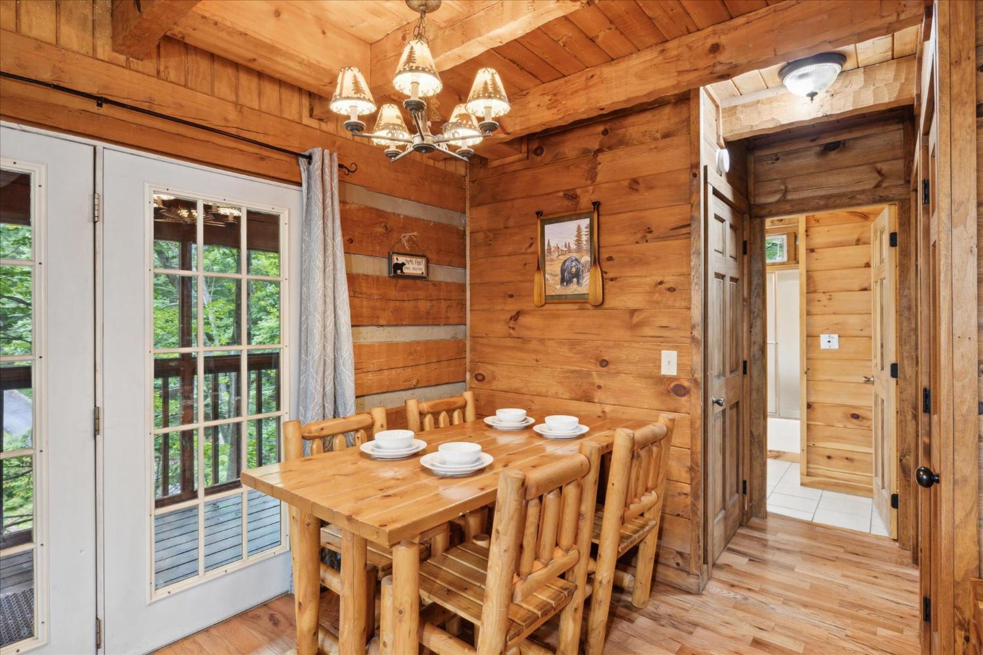 A Charming Cabin, Pool, Firepit, Hot Tub-Jacuzzi Gatlinburg Eksteriør bilde