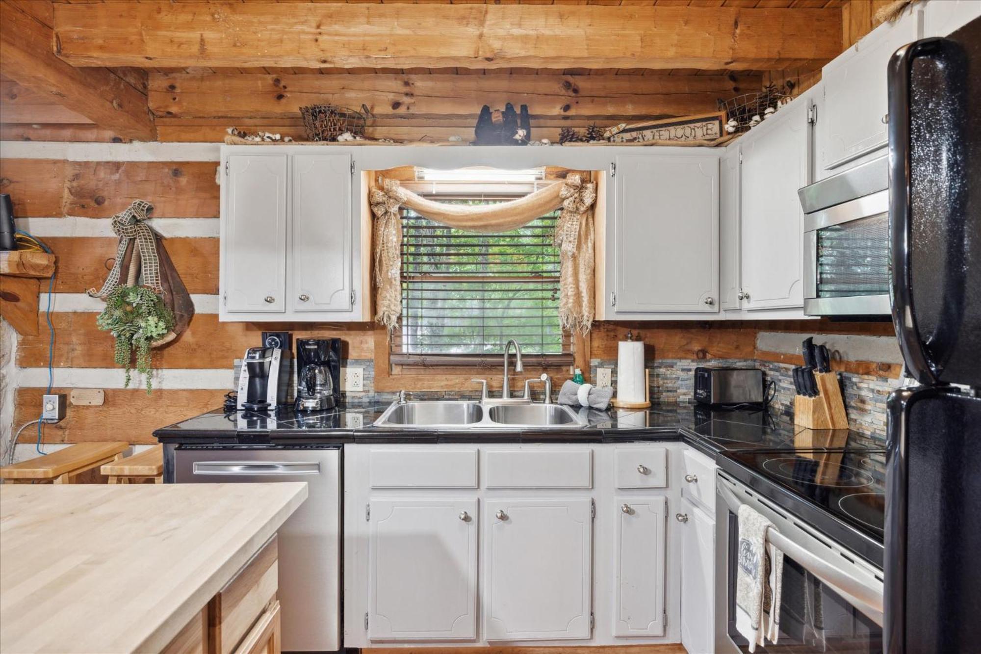 A Charming Cabin, Pool, Firepit, Hot Tub-Jacuzzi Gatlinburg Eksteriør bilde